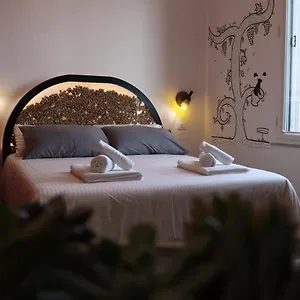 Liotru Maisonne, With En-suite Bathroom And Shared Bathroom Frühstückspension Catania